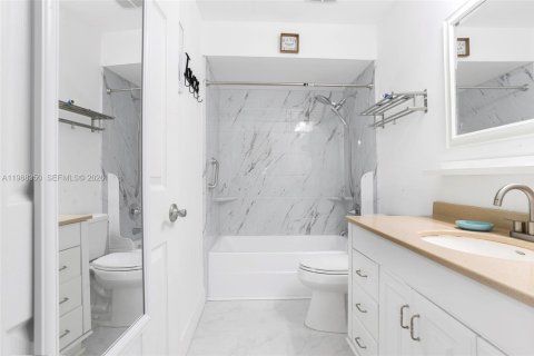 Townhouse in Weston, Florida 2 bedrooms, 94.57 sq.m. № 2031212 - photo 25