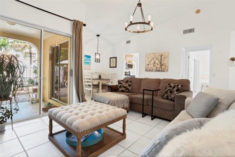 Townhouse in Weston, Florida 2 bedrooms, 94.57 sq.m. № 2031212 - photo 6