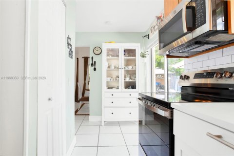 Townhouse in Weston, Florida 2 bedrooms, 94.57 sq.m. № 2031212 - photo 12