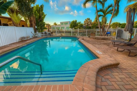 Снять в аренду кондоминиум в Помпано-Бич, Флорида 2 спальни, 88.26м2, № 1970577 - фото 3