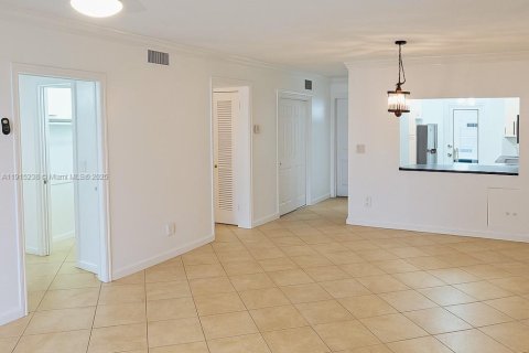 Снять в аренду кондоминиум в Помпано-Бич, Флорида 2 спальни, 88.26м2, № 1970577 - фото 5