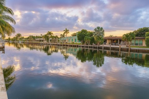 Снять в аренду кондоминиум в Помпано-Бич, Флорида 2 спальни, 88.26м2, № 1970577 - фото 2