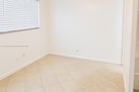 Снять в аренду кондоминиум в Помпано-Бич, Флорида 2 спальни, 88.26м2, № 1970577 - фото 8