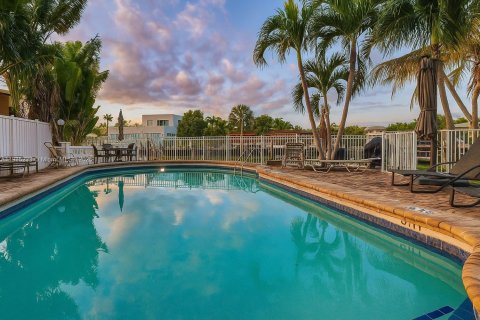 Снять в аренду кондоминиум в Помпано-Бич, Флорида 2 спальни, 88.26м2, № 1970577 - фото 14