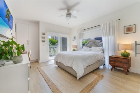 Condo in Coral Gables, Florida, 2 bedrooms  № 2022912 - photo 9