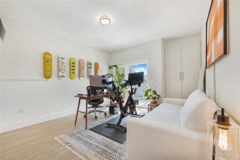 Condo in Coral Gables, Florida, 2 bedrooms  № 2022912 - photo 11