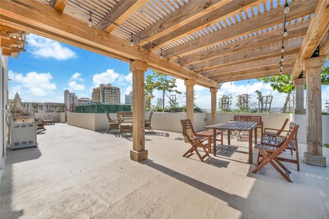 Condo in Coral Gables, Florida, 2 bedrooms  № 2022912 - photo 13