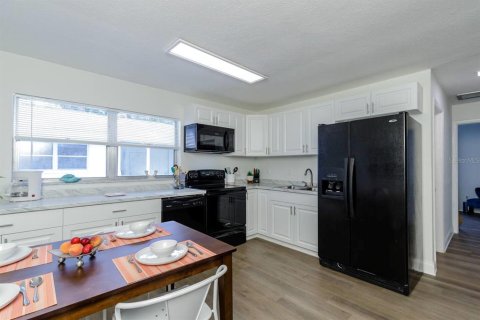 Apartamento en alquiler en Sarasota, Florida, 2 dormitorios, 88.26 m2 № 1247799 - foto 9