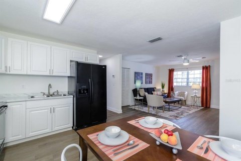 Apartamento en alquiler en Sarasota, Florida, 2 dormitorios, 88.26 m2 № 1247799 - foto 11