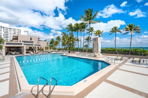 Condo in Key Biscayne, Florida, 2 bedrooms  № 1888751 - photo 25