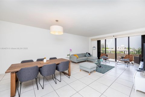 Condo in Key Biscayne, Florida, 2 bedrooms  № 1888751 - photo 10