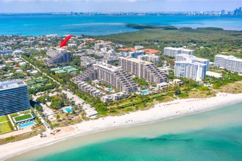 Condo in Key Biscayne, Florida, 2 bedrooms  № 1888751 - photo 1