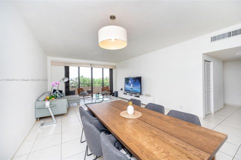 Condo in Key Biscayne, Florida, 2 bedrooms  № 1888751 - photo 4