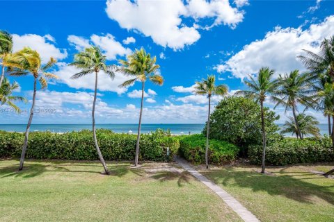 Condo in Key Biscayne, Florida, 2 bedrooms  № 1888751 - photo 3