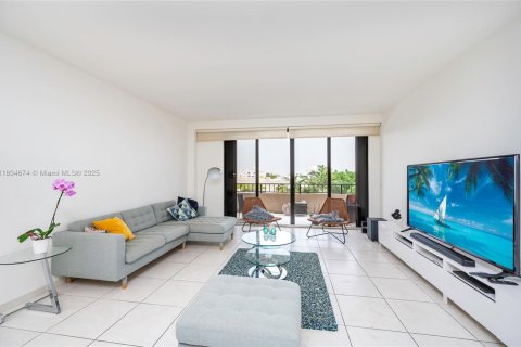 Condo in Key Biscayne, Florida, 2 bedrooms  № 1888751 - photo 2