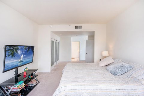 Condo in Key Biscayne, Florida, 2 bedrooms  № 1888751 - photo 13
