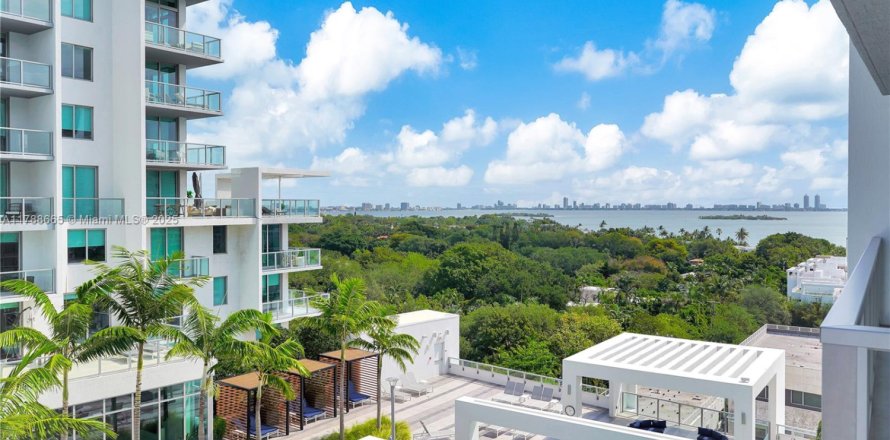 Condominio en Miami, Florida, 1 dormitorio  № 1741679