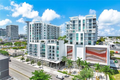 Condominio en venta en Miami, Florida, 1 dormitorio, 74.41 m2 № 1741679 - foto 2