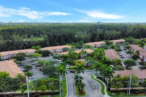Condominio en alquiler en West Palm Beach, Florida, 3 dormitorios, 109.25 m2 № 2085688 - foto 2