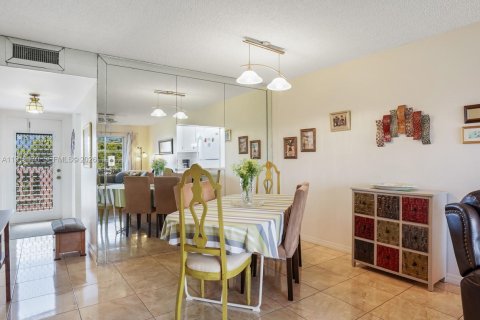 Condo in Sunrise, Florida, 1 bedroom  № 2082675 - photo 14