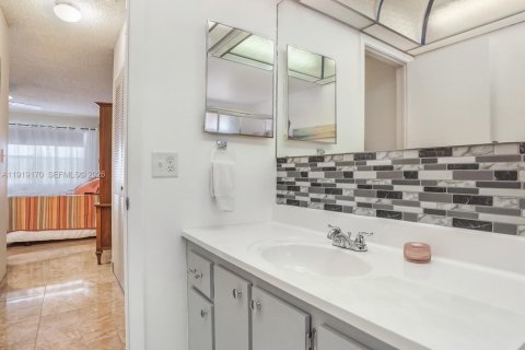 Condo in Sunrise, Florida, 1 bedroom  № 2082675 - photo 24