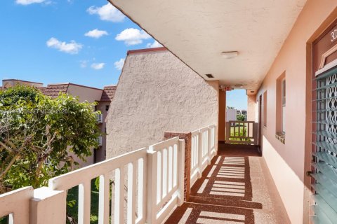 Condo in Sunrise, Florida, 1 bedroom  № 2082675 - photo 26