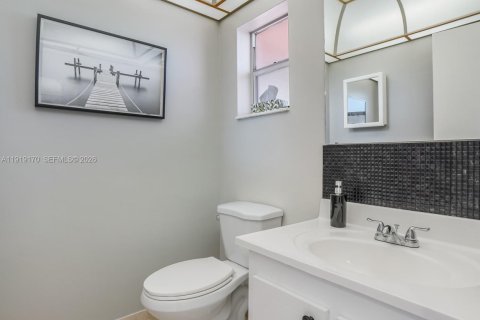 Condo in Sunrise, Florida, 1 bedroom  № 2082675 - photo 20