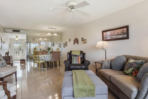 Condo in Sunrise, Florida, 1 bedroom  № 2082675 - photo 11
