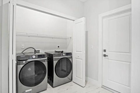 House in St. Lucie, Florida 3 bedrooms, 140.56 sq.m. № 2254301 - photo 24