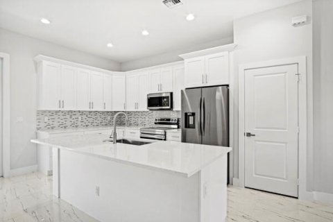House in St. Lucie, Florida 3 bedrooms, 140.56 sq.m. № 2254301 - photo 6