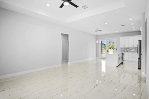 House in St. Lucie, Florida 3 bedrooms, 140.56 sq.m. № 2254301 - photo 7
