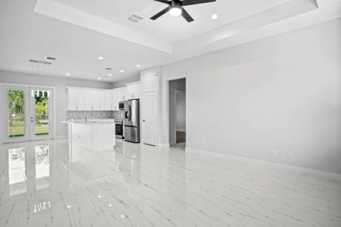 House in St. Lucie, Florida 3 bedrooms, 140.56 sq.m. № 2254301 - photo 18