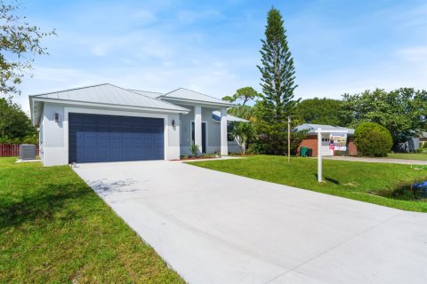 House in St. Lucie, Florida 3 bedrooms, 140.56 sq.m. № 2254301 - photo 30