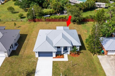 House in St. Lucie, Florida 3 bedrooms, 140.56 sq.m. № 2254301 - photo 2