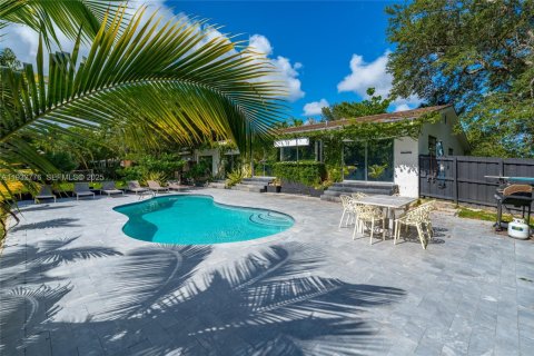 House in Miami, Florida 5 bedrooms, 197.14 sq.m. № 1992608 - photo 27