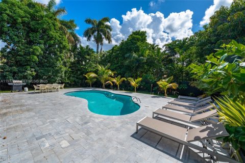 House in Miami, Florida 5 bedrooms, 197.14 sq.m. № 1992608 - photo 28