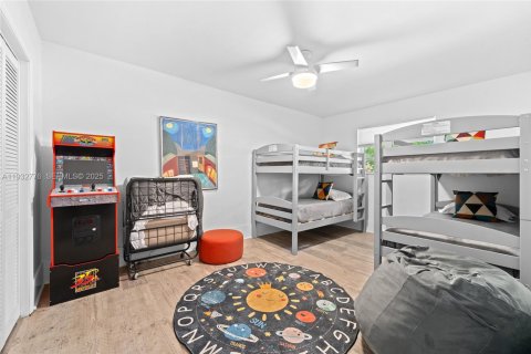 House in Miami, Florida 5 bedrooms, 197.14 sq.m. № 1992608 - photo 13