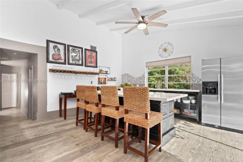 House in Miami, Florida 5 bedrooms, 197.14 sq.m. № 1992608 - photo 7