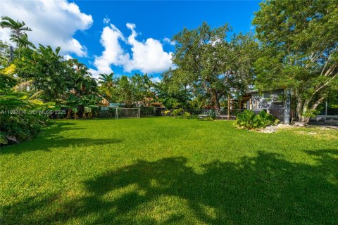 House in Miami, Florida 5 bedrooms, 197.14 sq.m. № 1992608 - photo 22