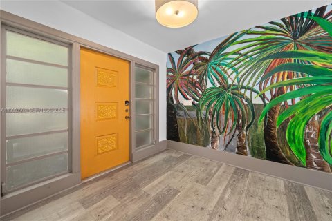 House in Miami, Florida 5 bedrooms, 197.14 sq.m. № 1992608 - photo 3