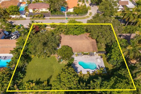 House in Miami, Florida 5 bedrooms, 197.14 sq.m. № 1992608 - photo 23