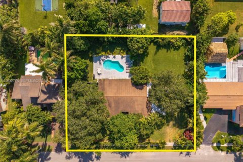 House in Miami, Florida 5 bedrooms, 197.14 sq.m. № 1992608 - photo 26