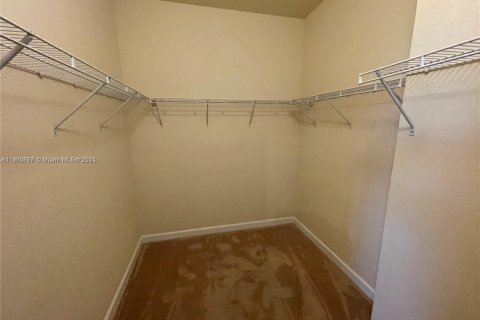 Townhouse in Miami, Florida 5 bedrooms, 214.79 sq.m. № 1951639 - photo 27