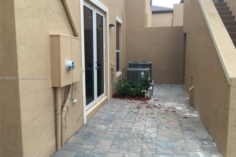 Townhouse in Miami, Florida 5 bedrooms, 214.79 sq.m. № 1951639 - photo 28