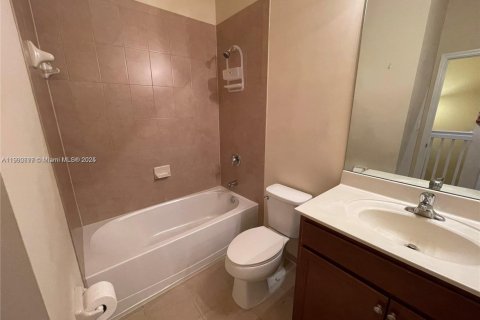 Townhouse in Miami, Florida 5 bedrooms, 214.79 sq.m. № 1951639 - photo 25