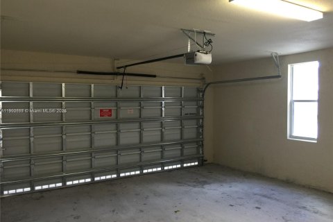 Townhouse in Miami, Florida 5 bedrooms, 214.79 sq.m. № 1951639 - photo 14