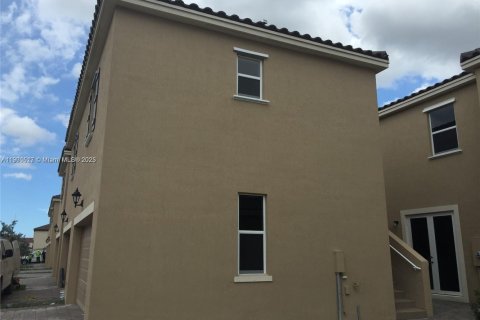 Townhouse in Miami, Florida 5 bedrooms, 214.79 sq.m. № 1951639 - photo 29