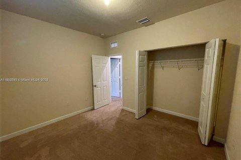 Townhouse in Miami, Florida 5 bedrooms, 214.79 sq.m. № 1951639 - photo 23