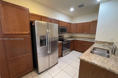 Townhouse in Miami, Florida 5 bedrooms, 214.79 sq.m. № 1951639 - photo 13