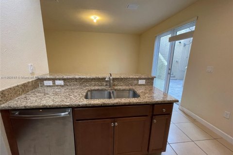 Townhouse in Miami, Florida 5 bedrooms, 214.79 sq.m. № 1951639 - photo 11